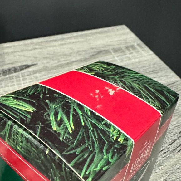 Hallmark | Sweetheart Wishing Well (1990) - Vintage Keepsake Ornament - Picture 15 of 15